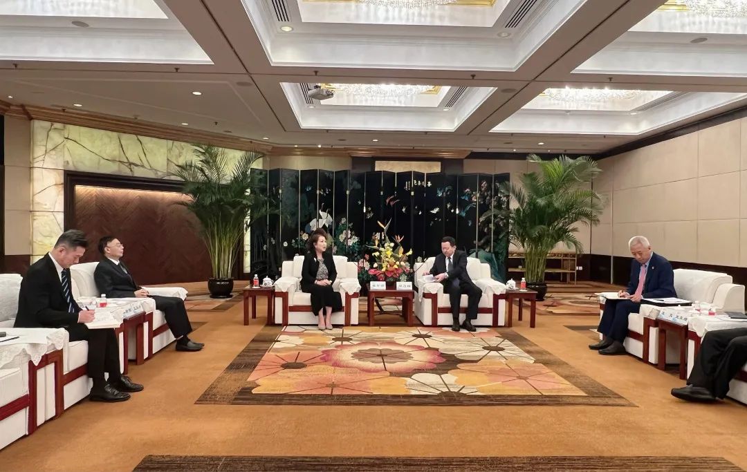 進(jìn)博之聲 | 山東省長(cháng)周乃翔與金光集團APP（中國）副總裁翟京麗等親切交流