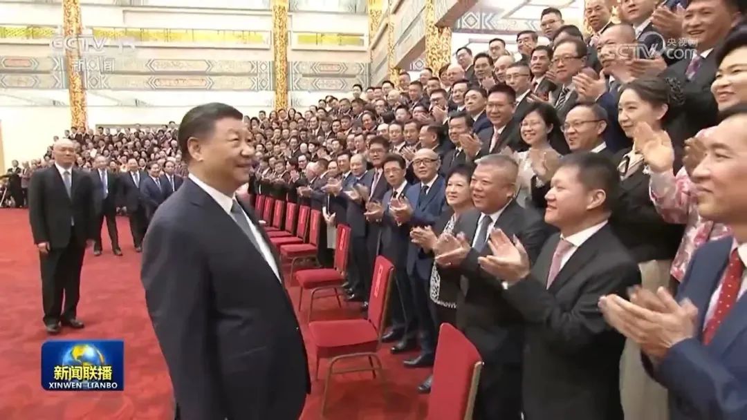 習近平會(huì )見(jiàn)金光集團等第十屆世界華僑華人社團聯(lián)誼大會(huì )代表